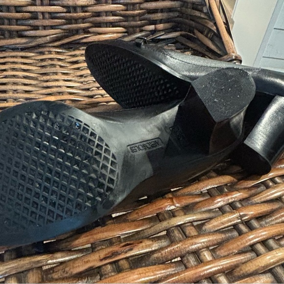 AEROSOLES Black Classic Heels with Medium Block Heel - Picture 6 of 11